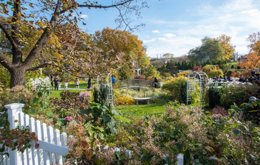 Seasonal Garden Tours at Queens Botanical Garden